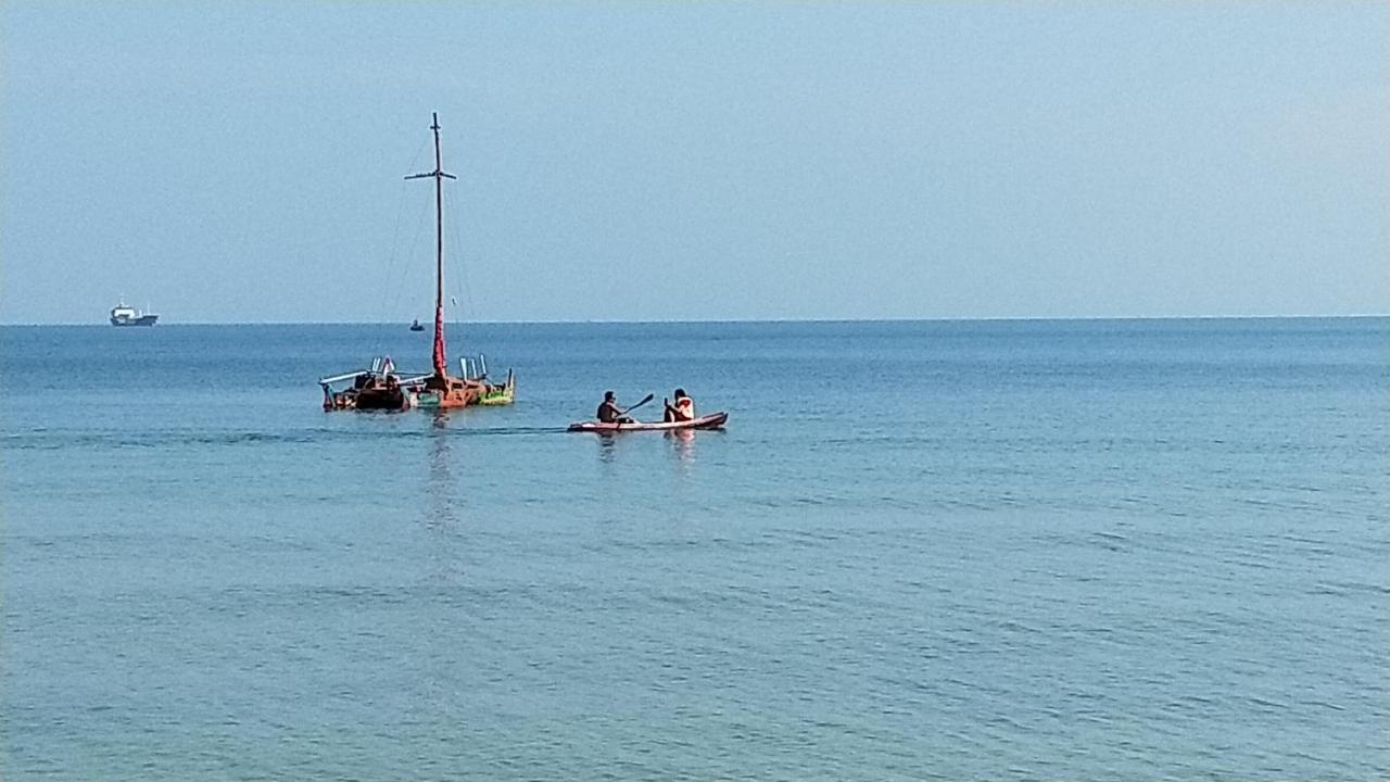 Omah Laut Bondo Jepara - By The Beach, Direct View Of The Sea, Great Base For Water Sports Margokerto 外观 照片