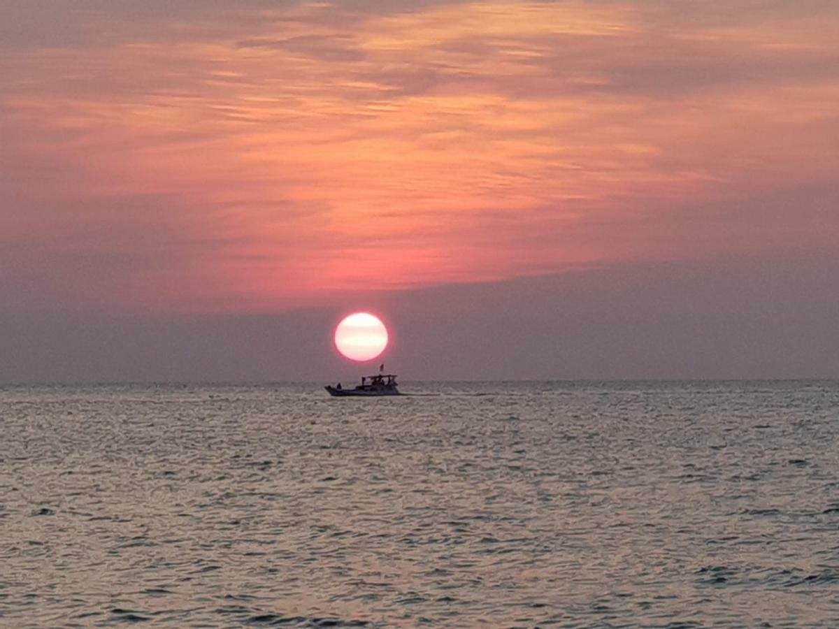 Omah Laut Bondo Jepara - By The Beach, Direct View Of The Sea, Great Base For Water Sports Margokerto 外观 照片